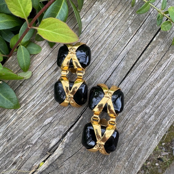 Chanel 1994 Gripoix Clip On Earrings - Picture 1 of 5